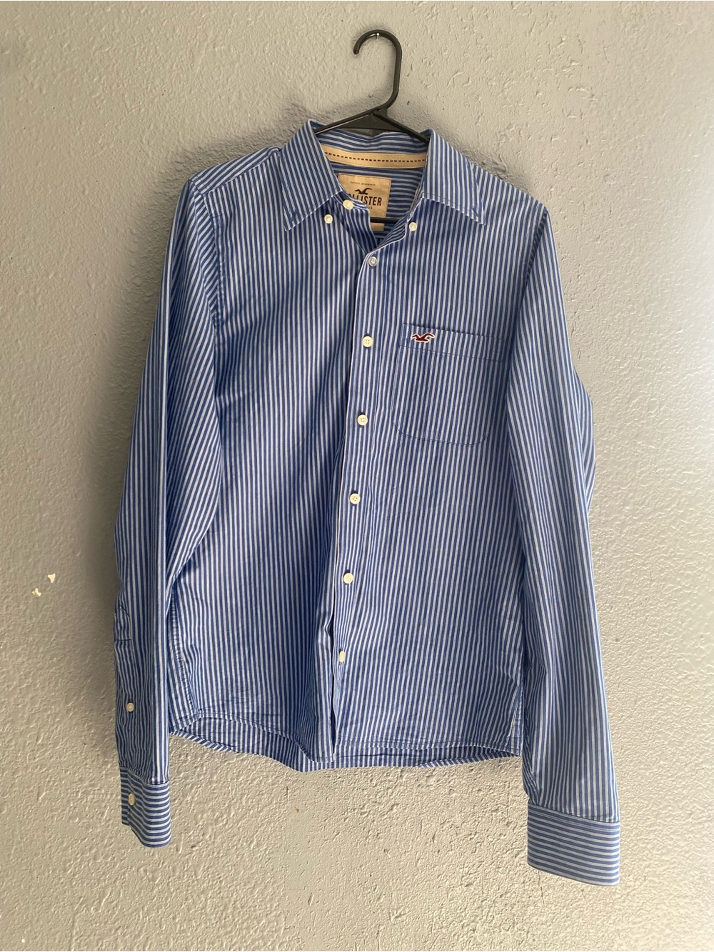 Hollister Young Men's Blue and White Striped Button-Up Shirt Large casual cotton
